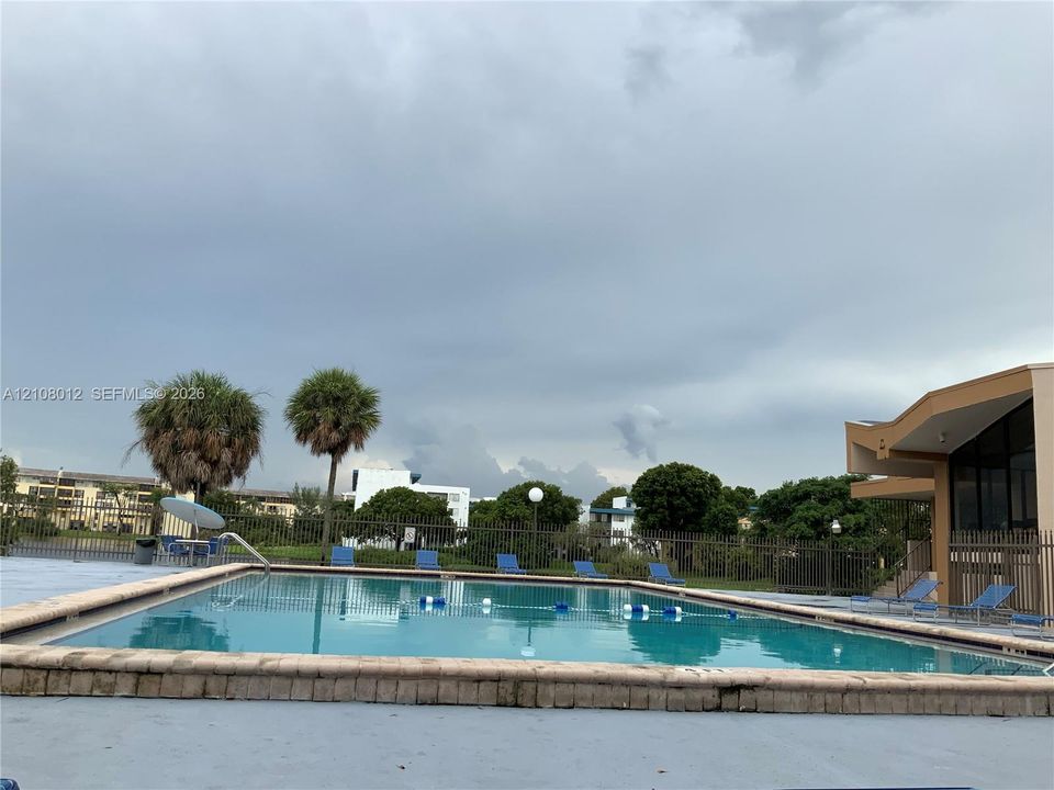 For Sale: $249,000 (2 beds, 2 baths, 1110 Square Feet)