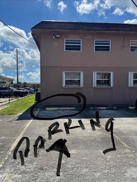 For Rent: $2,000 (2 beds, 1 baths, 732 Square Feet)