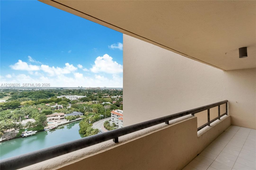 For Rent: $4,500 (1 beds, 2 baths, 848 Square Feet)