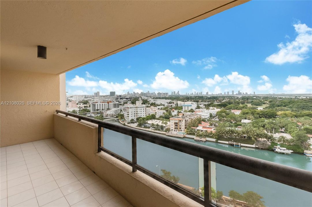 For Rent: $4,500 (1 beds, 2 baths, 848 Square Feet)