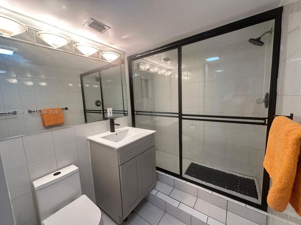 For Rent: $4,500 (1 beds, 2 baths, 848 Square Feet)