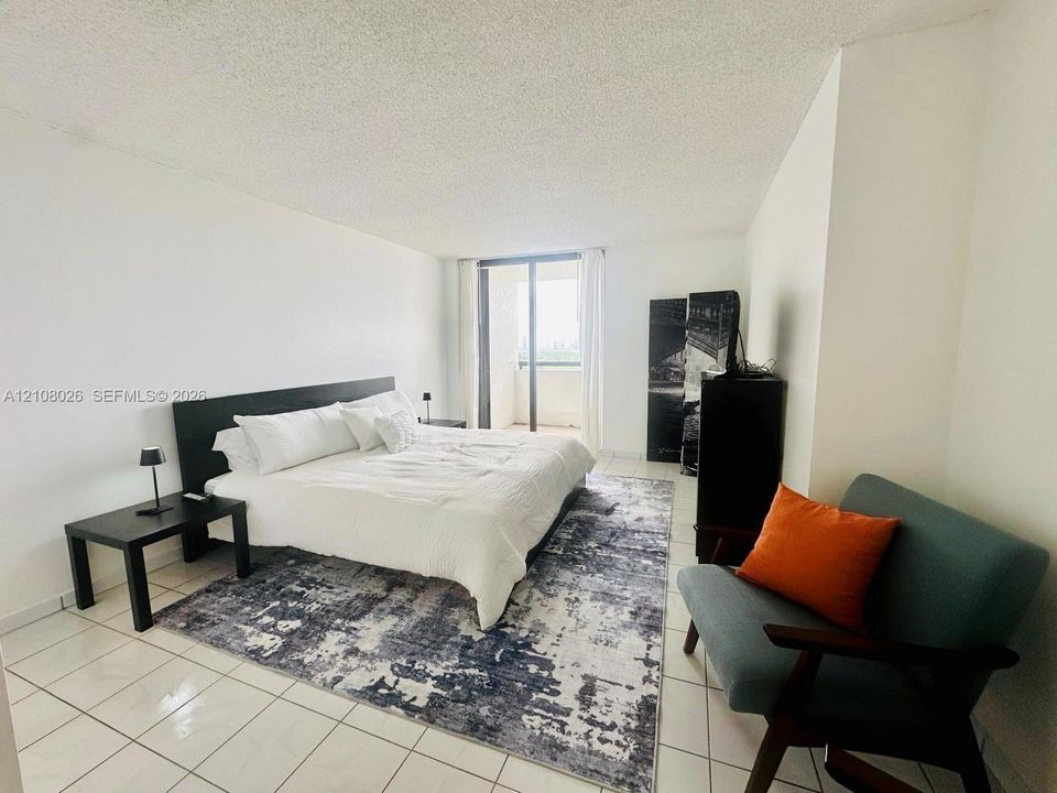 For Rent: $4,500 (1 beds, 2 baths, 848 Square Feet)