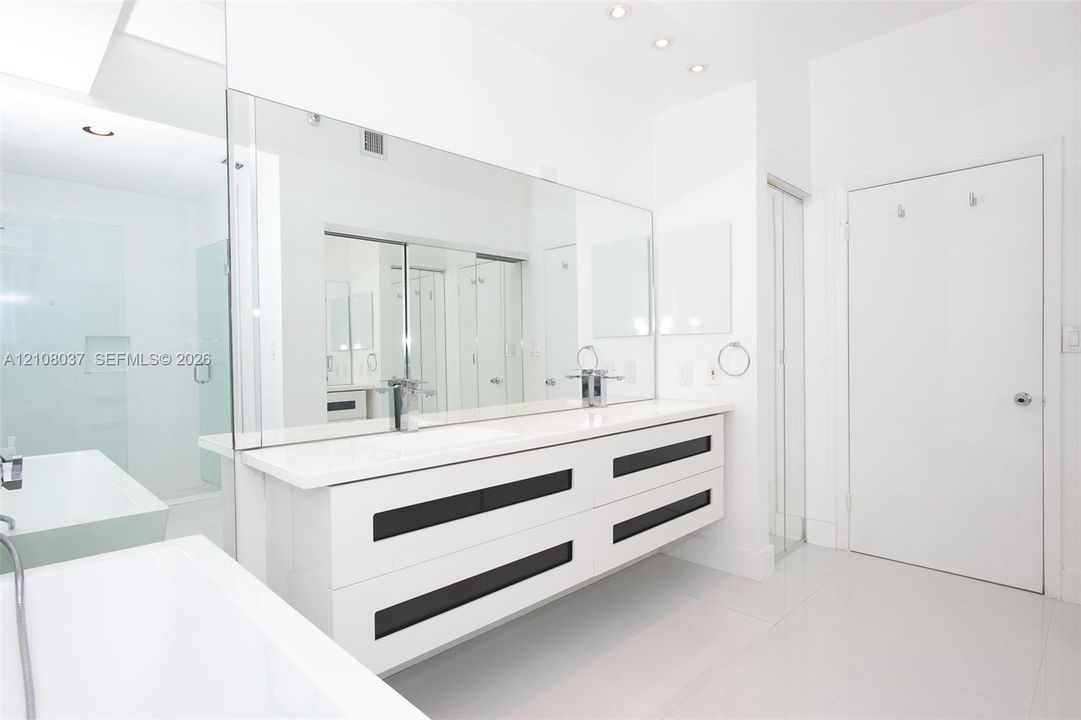 В аренду: $3,900 (2 спален, 2 ванн, 1181 Квадратных фут)