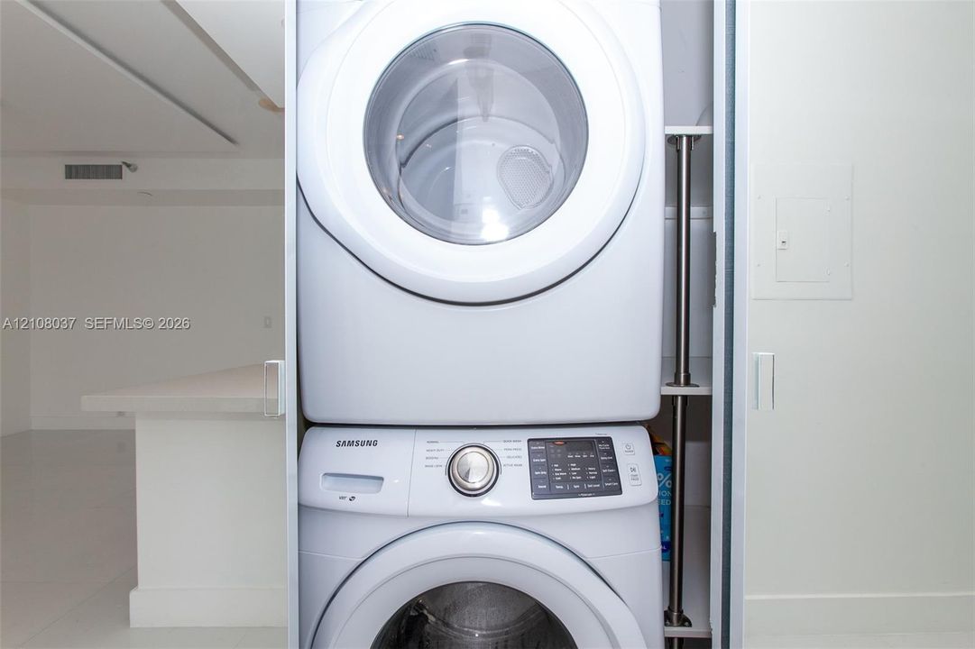 В аренду: $3,900 (2 спален, 2 ванн, 1181 Квадратных фут)