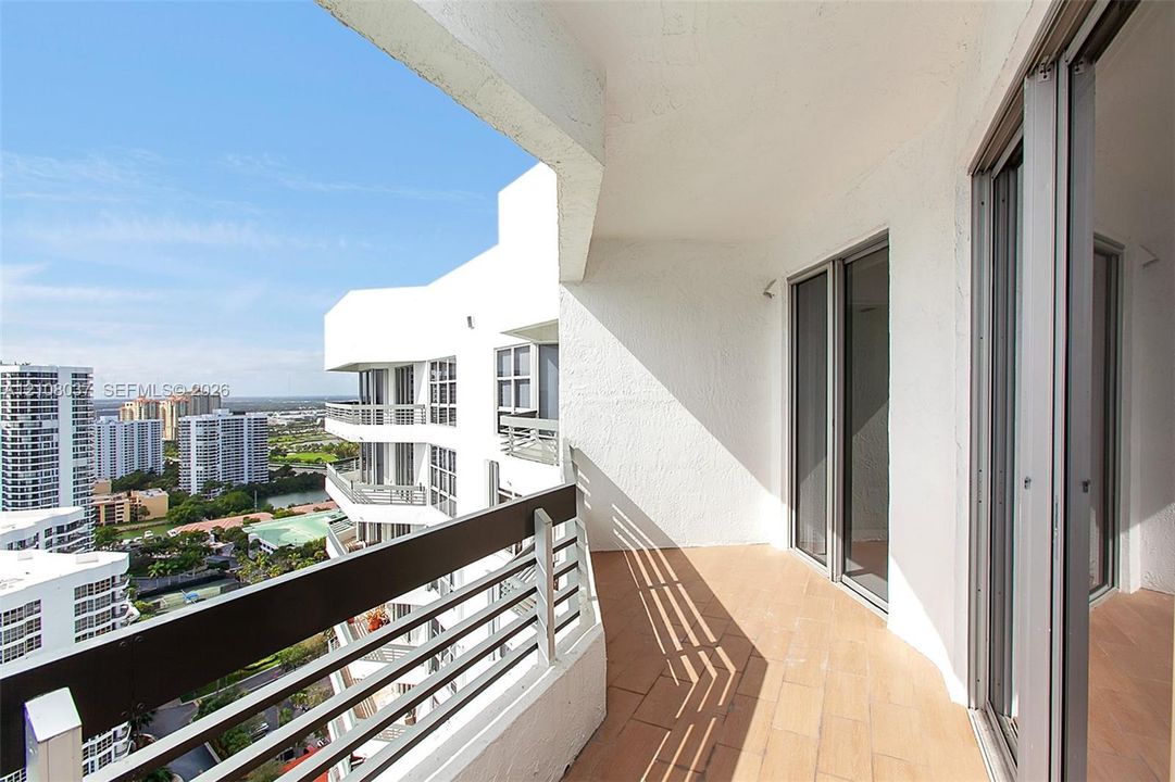 В аренду: $3,900 (2 спален, 2 ванн, 1181 Квадратных фут)