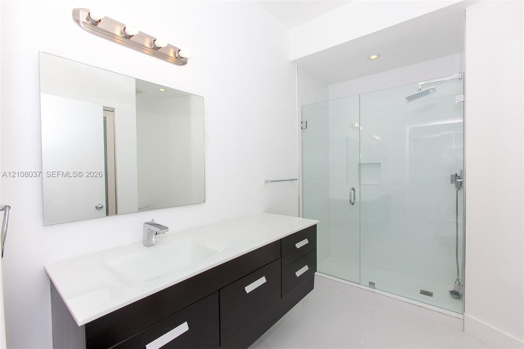 В аренду: $3,900 (2 спален, 2 ванн, 1181 Квадратных фут)