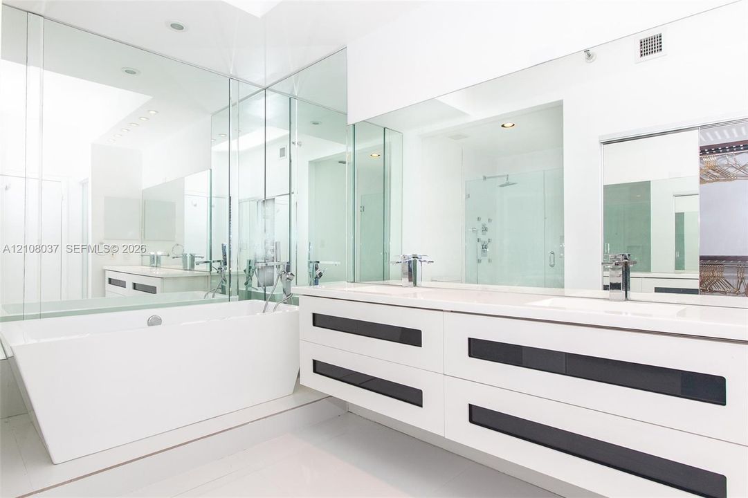 В аренду: $3,900 (2 спален, 2 ванн, 1181 Квадратных фут)