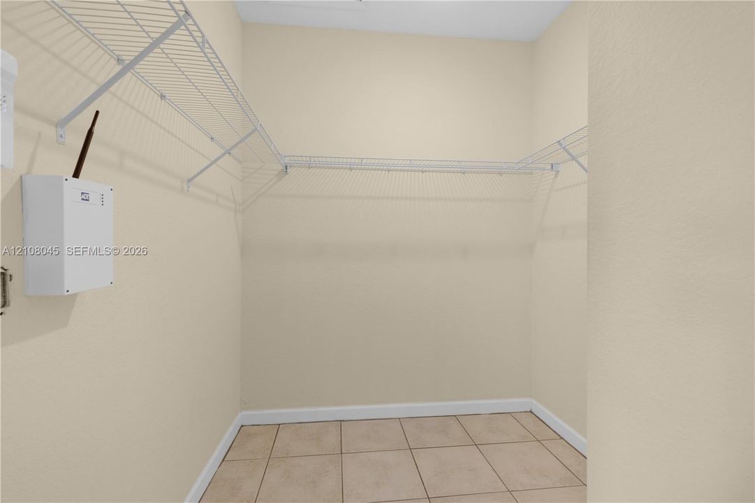 En Renta: $3,400 (3 camas, 2 baños, 2421 Pies cuadrados)