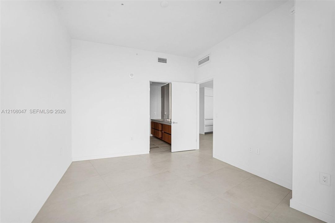 Light-toned tile flooring throughout