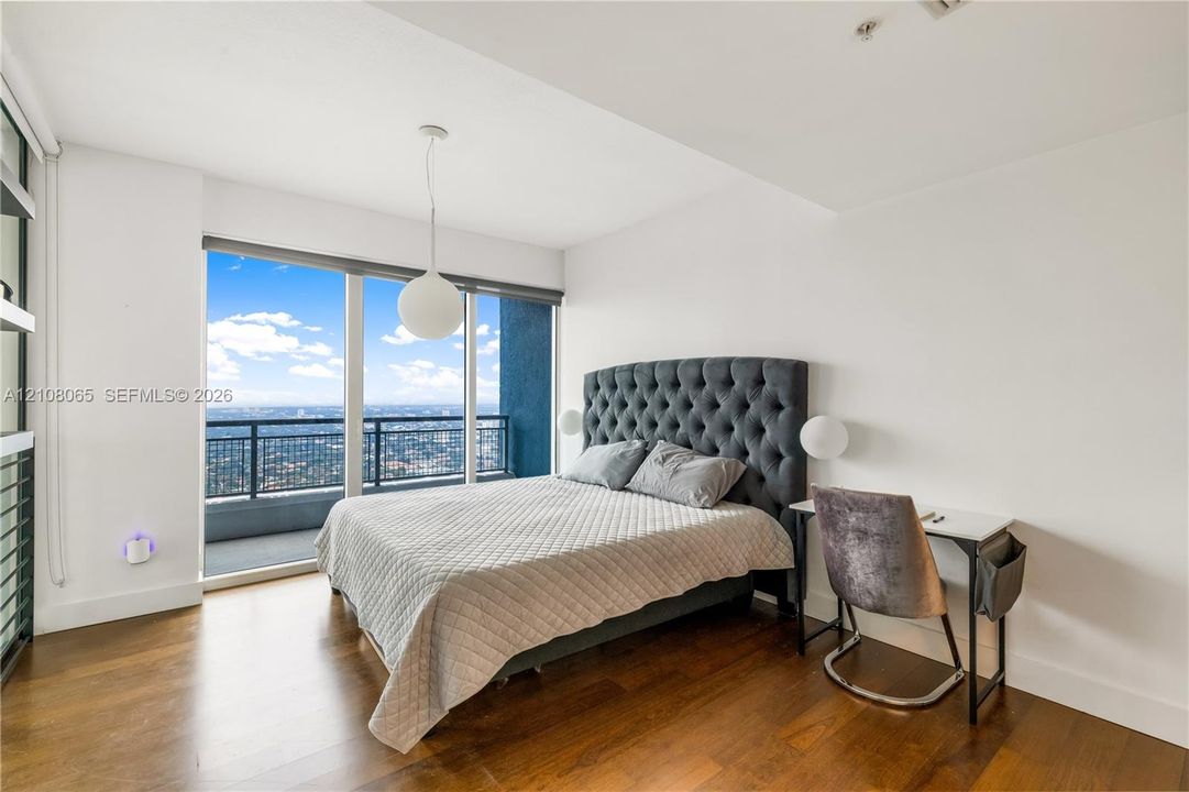 For Rent: $6,900 (3 beds, 3 baths, 1289 Square Feet)