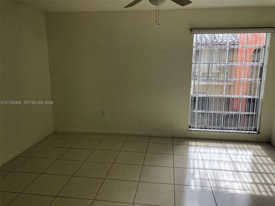 В аренду: $1,800 (1 спален, 1 ванн, 709 Квадратных фут)