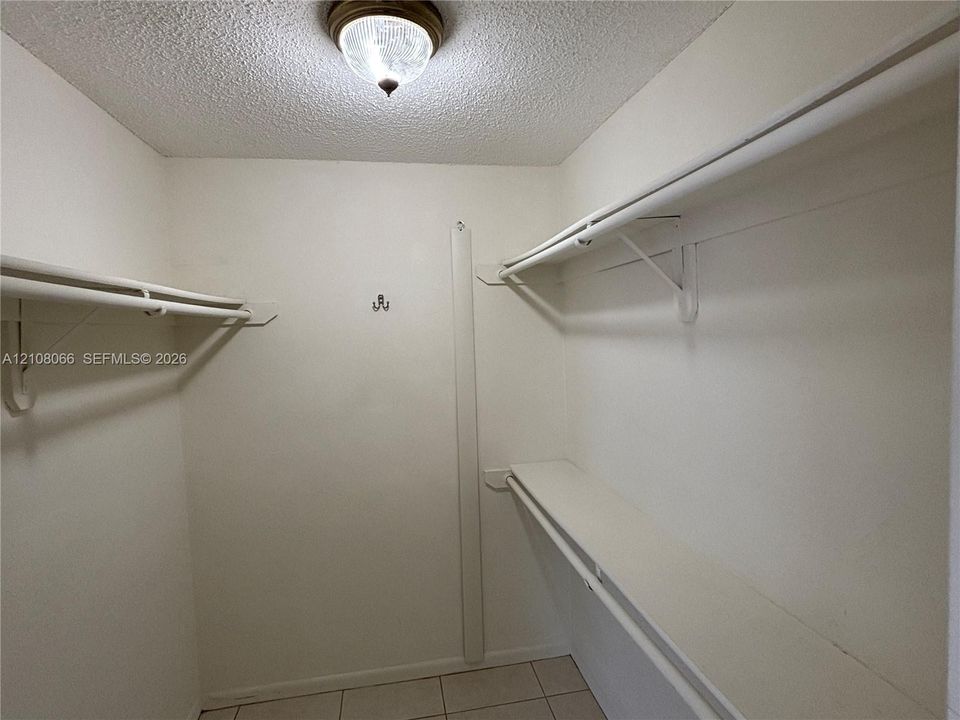 В аренду: $1,800 (1 спален, 1 ванн, 709 Квадратных фут)