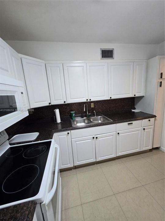 For Rent: $1,800 (1 beds, 1 baths, 710 Square Feet)