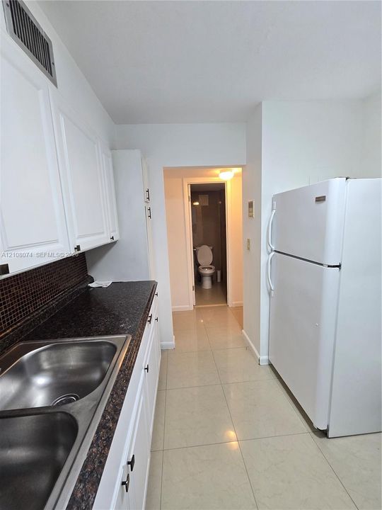 For Rent: $1,800 (1 beds, 1 baths, 710 Square Feet)