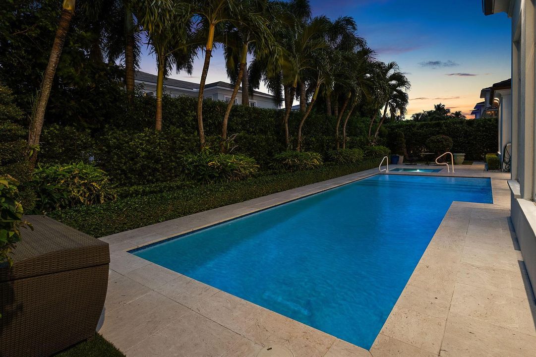 2296_Acorn_Palm_Road_Dusk_10