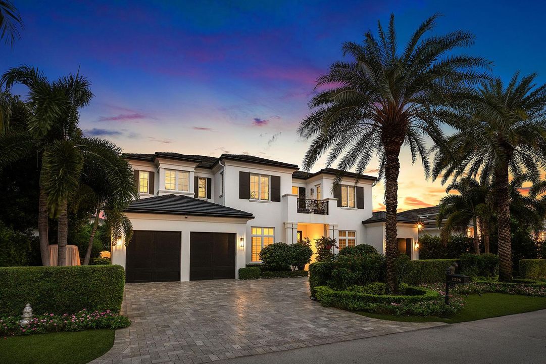 2296_Acorn_Palm_Road_Dusk_03