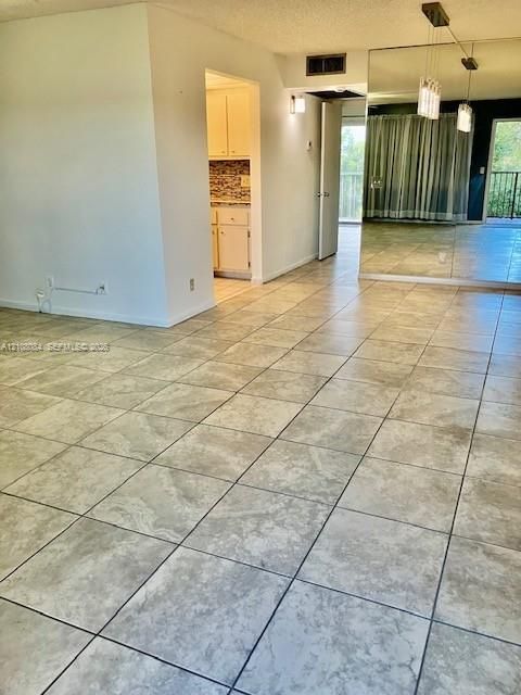 For Sale: $120,000 (1 beds, 1 baths, 811 Square Feet)