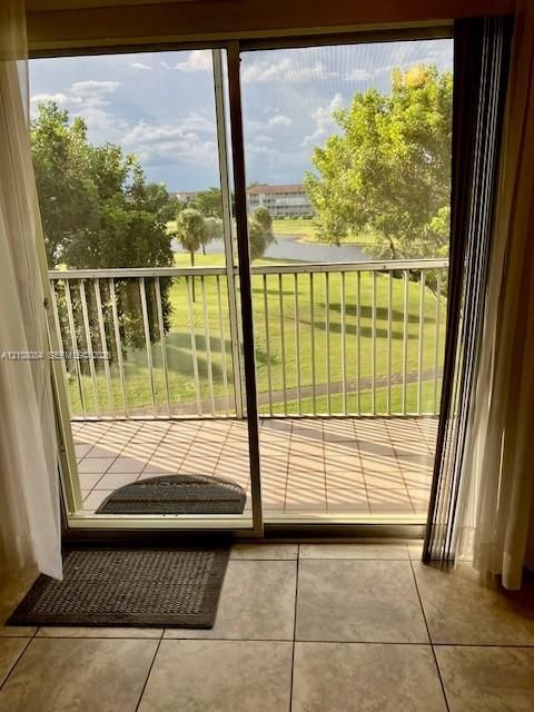 For Sale: $120,000 (1 beds, 1 baths, 811 Square Feet)