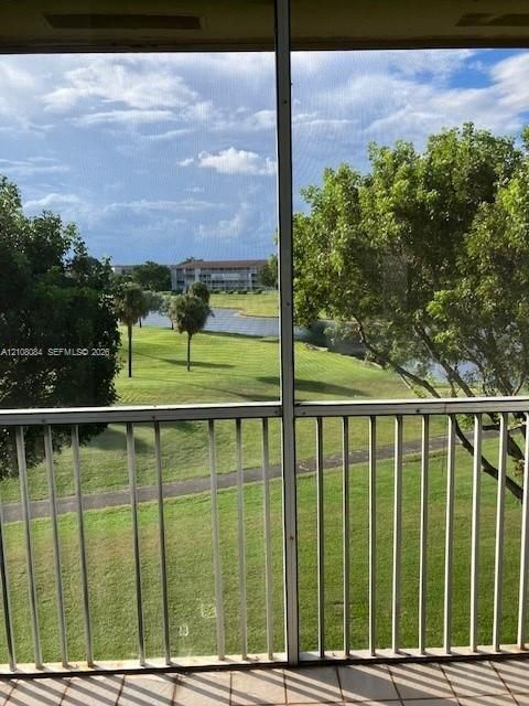 For Sale: $120,000 (1 beds, 1 baths, 811 Square Feet)