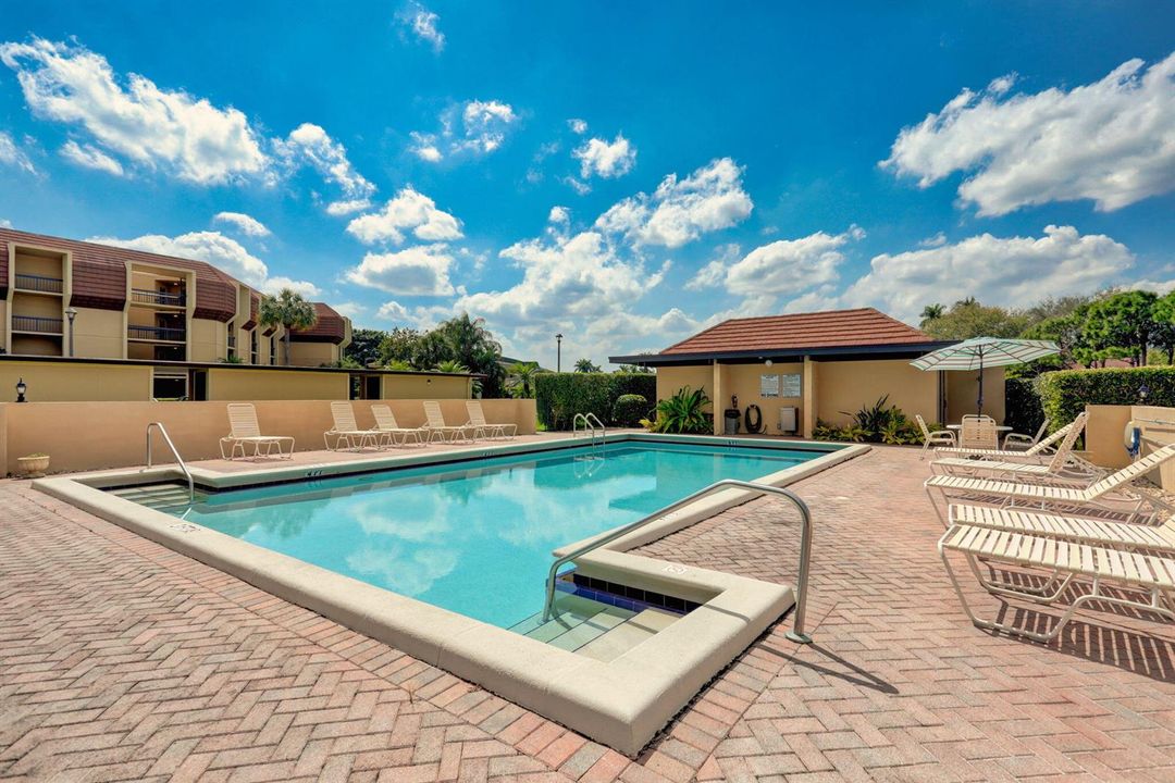 94-web-or-mls-WL - Pool