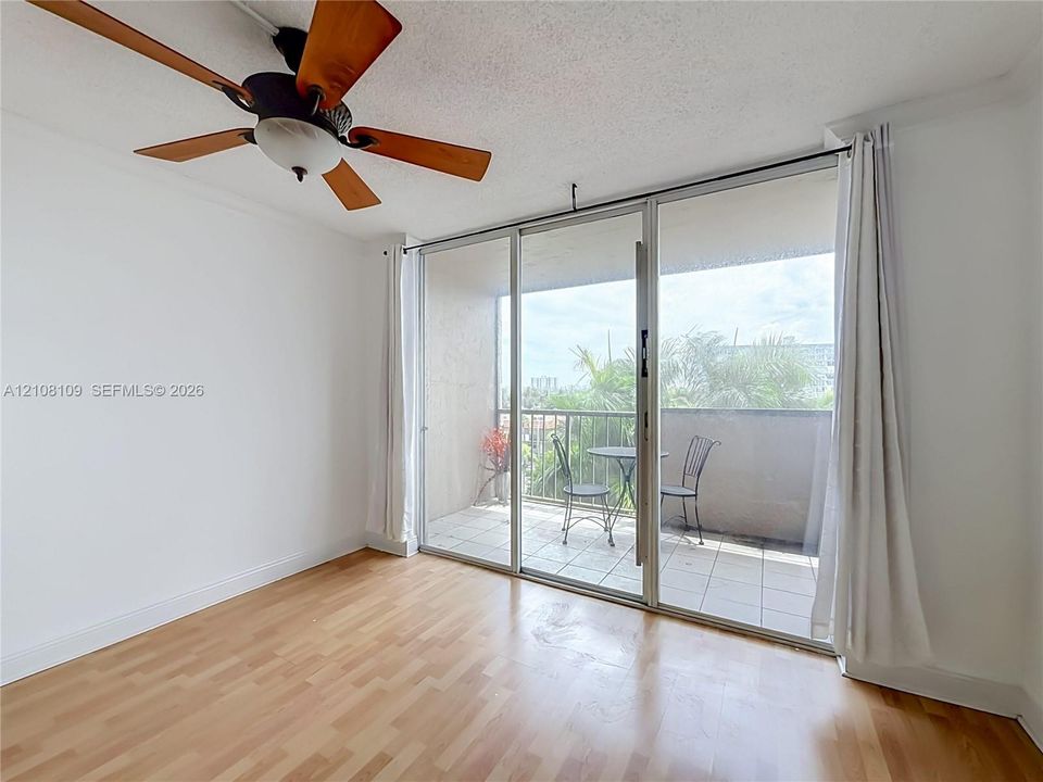 На продажу: $144,900 (1 спален, 1 ванн, 630 Квадратных фут)