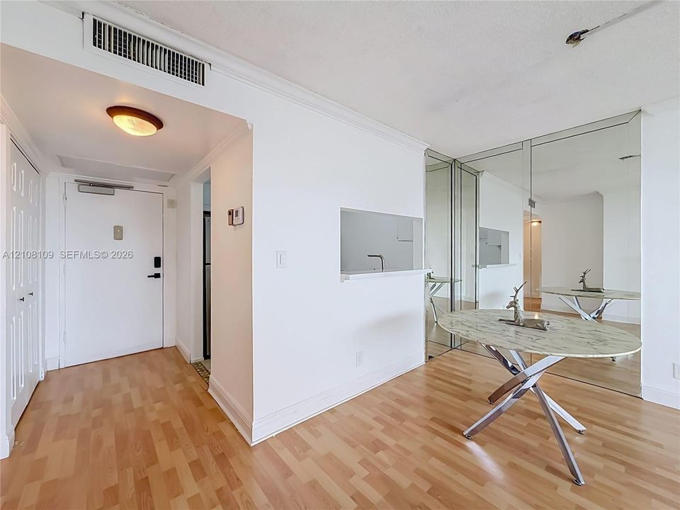 На продажу: $144,900 (1 спален, 1 ванн, 630 Квадратных фут)