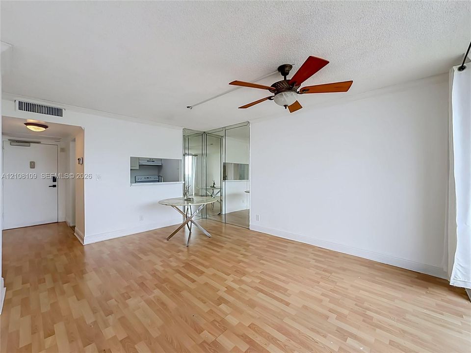 На продажу: $144,900 (1 спален, 1 ванн, 630 Квадратных фут)