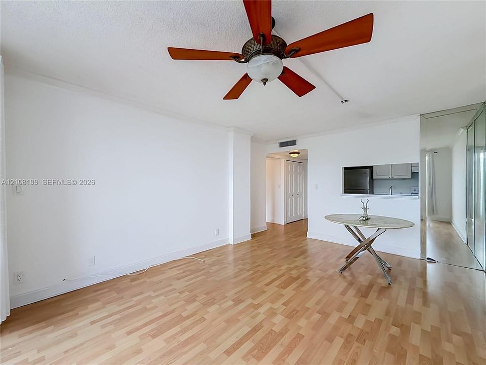 На продажу: $144,900 (1 спален, 1 ванн, 630 Квадратных фут)