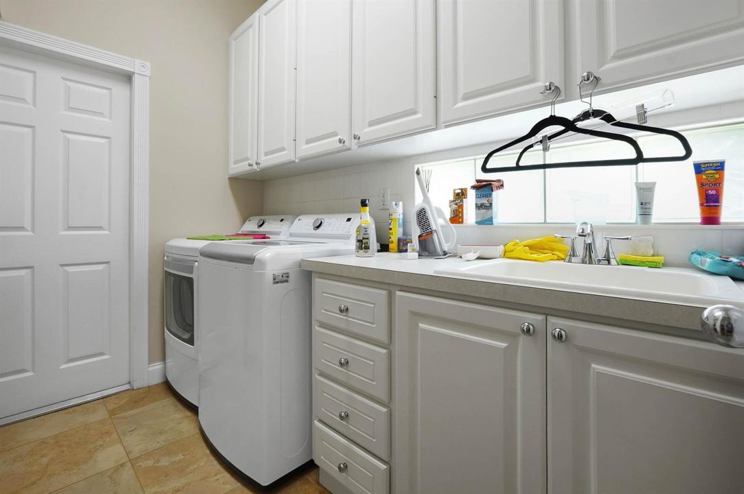 05 Laundry room 01
