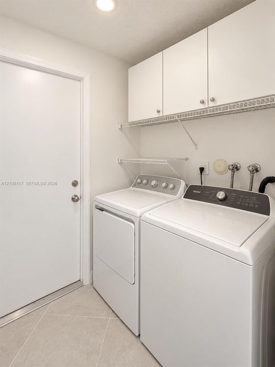 В аренду: $3,900 (3 спален, 2 ванн, 1468 Квадратных фут)