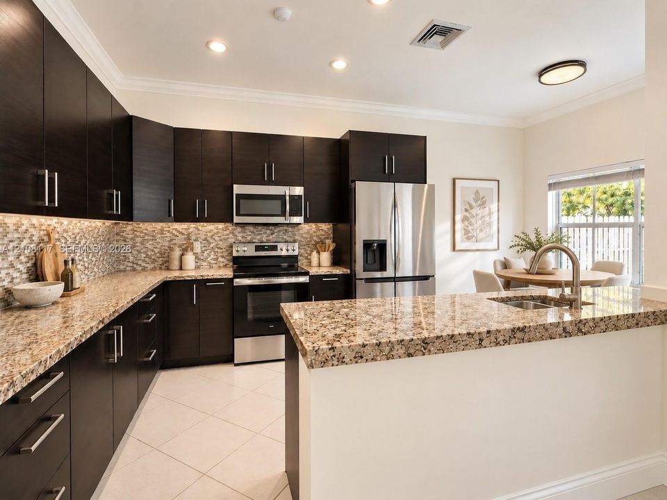 KITCHEN W/ BREAKFAST NOOK