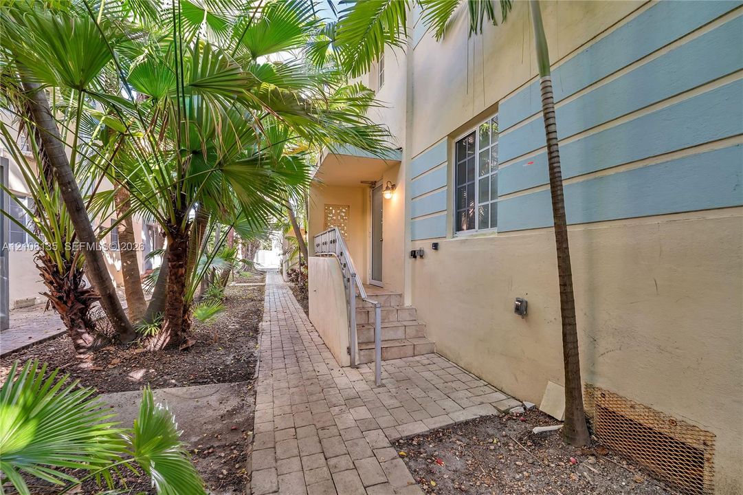 For Sale: $229,000 (1 beds, 1 baths, 570 Square Feet)