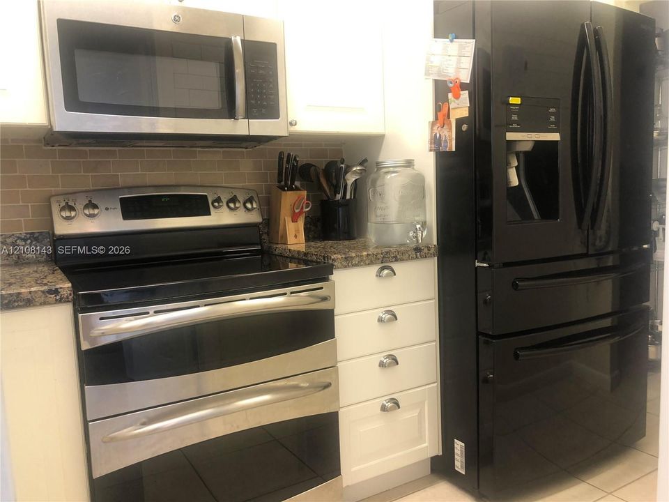 REMODELED KITCHEN WITH NEW APPLIENCES.