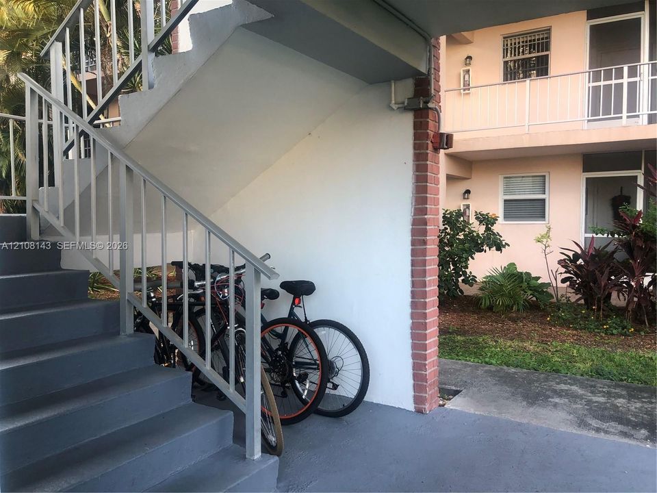 BIKE EXTRA STORAGE AREA