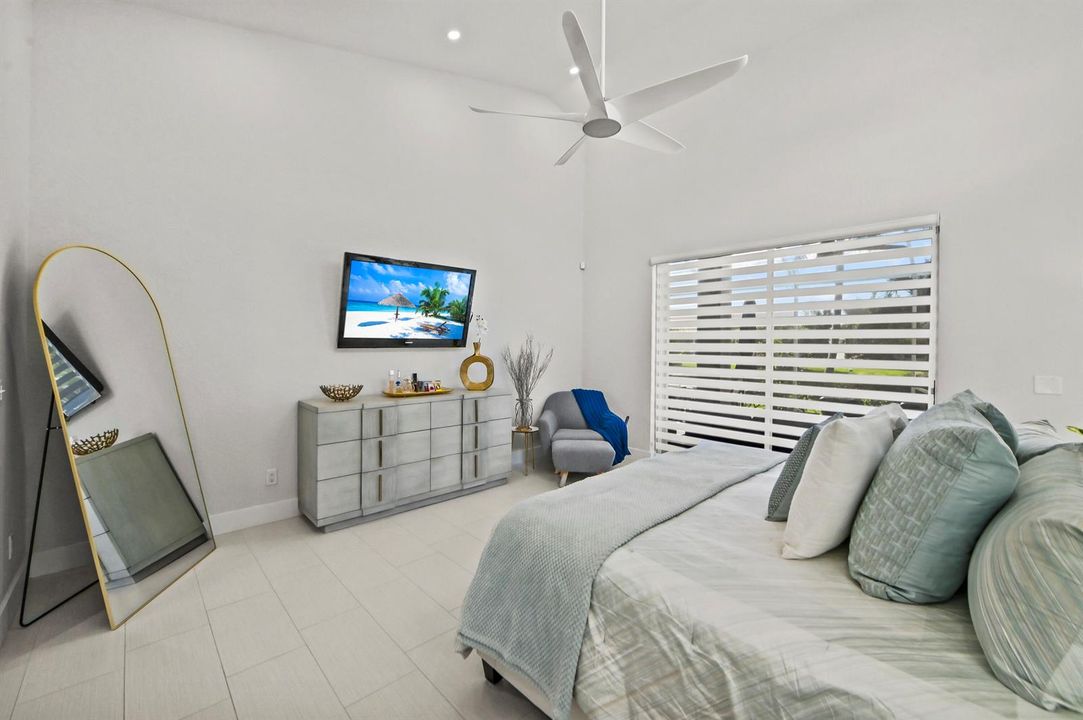 37 Bedroom 03