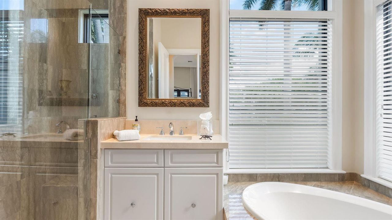 Main Floor Ensuite Bath #2