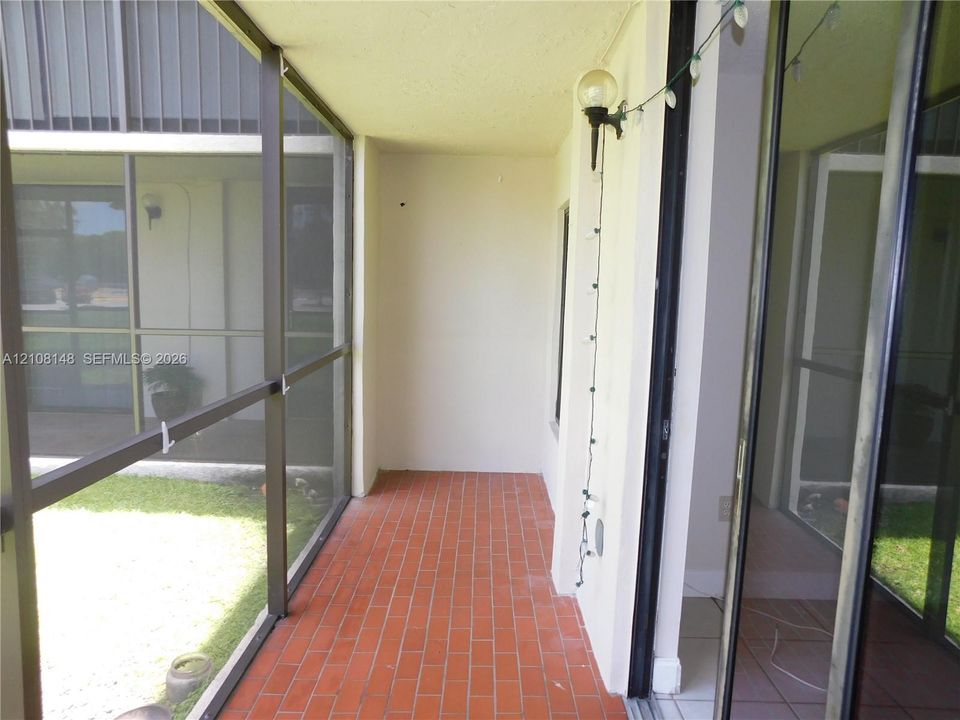 For Rent: $1,900 (1 beds, 1 baths, 705 Square Feet)