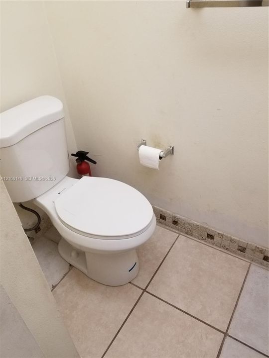 For Rent: $1,900 (1 beds, 1 baths, 705 Square Feet)