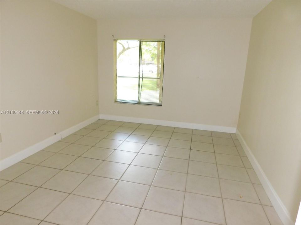 For Rent: $1,900 (1 beds, 1 baths, 705 Square Feet)
