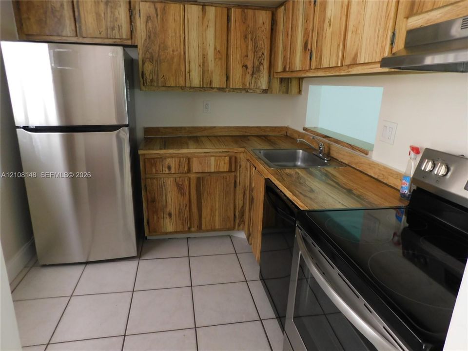For Rent: $1,900 (1 beds, 1 baths, 705 Square Feet)