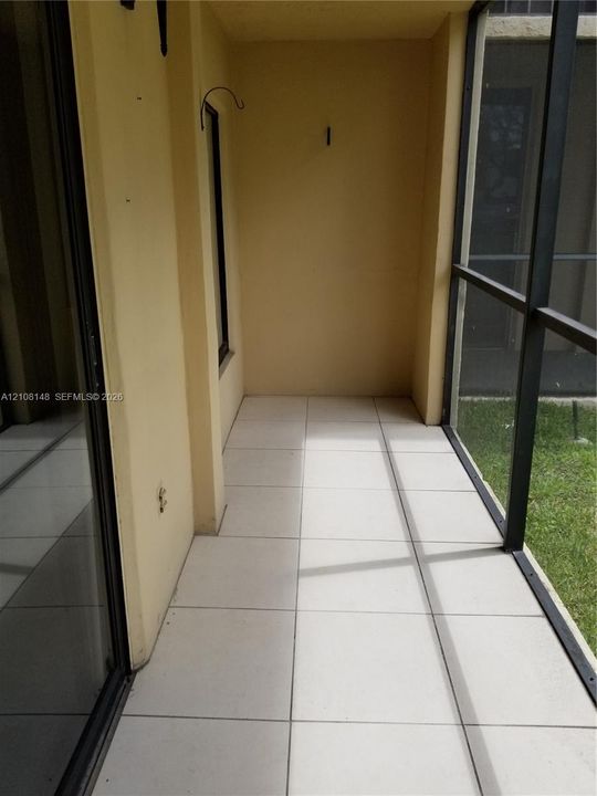 For Rent: $1,900 (1 beds, 1 baths, 705 Square Feet)