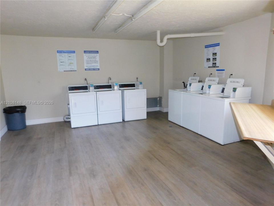 For Rent: $1,900 (1 beds, 1 baths, 705 Square Feet)