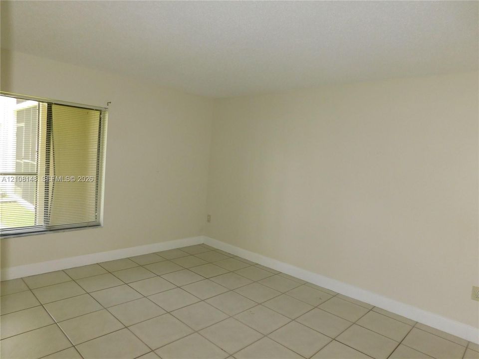 For Rent: $1,900 (1 beds, 1 baths, 705 Square Feet)