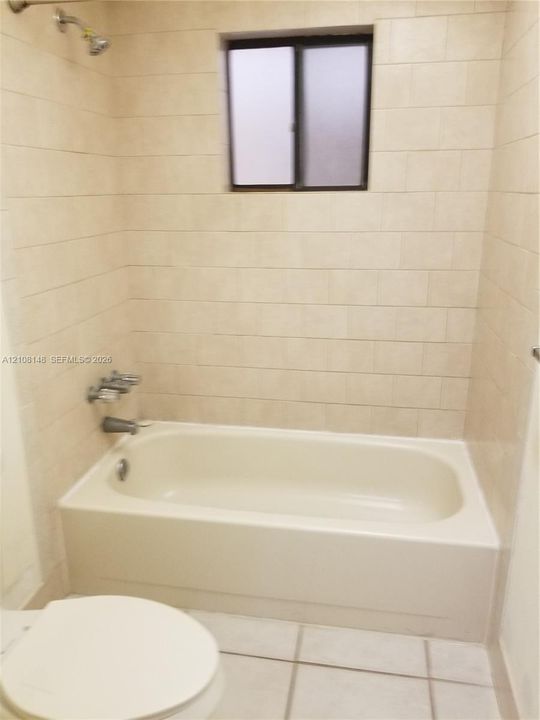 For Rent: $1,900 (1 beds, 1 baths, 705 Square Feet)