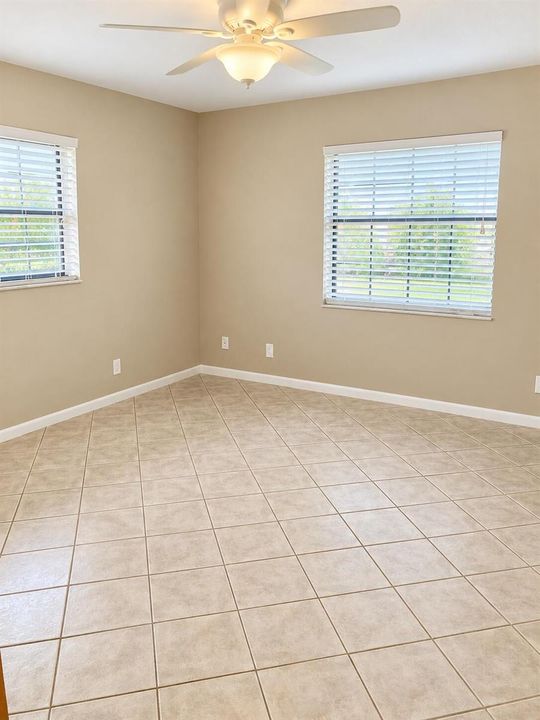 bedroom 2 - 255 Paradise Blvd