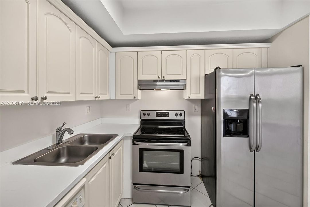 待售: $315,000 (2 贝兹, 2 浴室, 842 平方英尺)