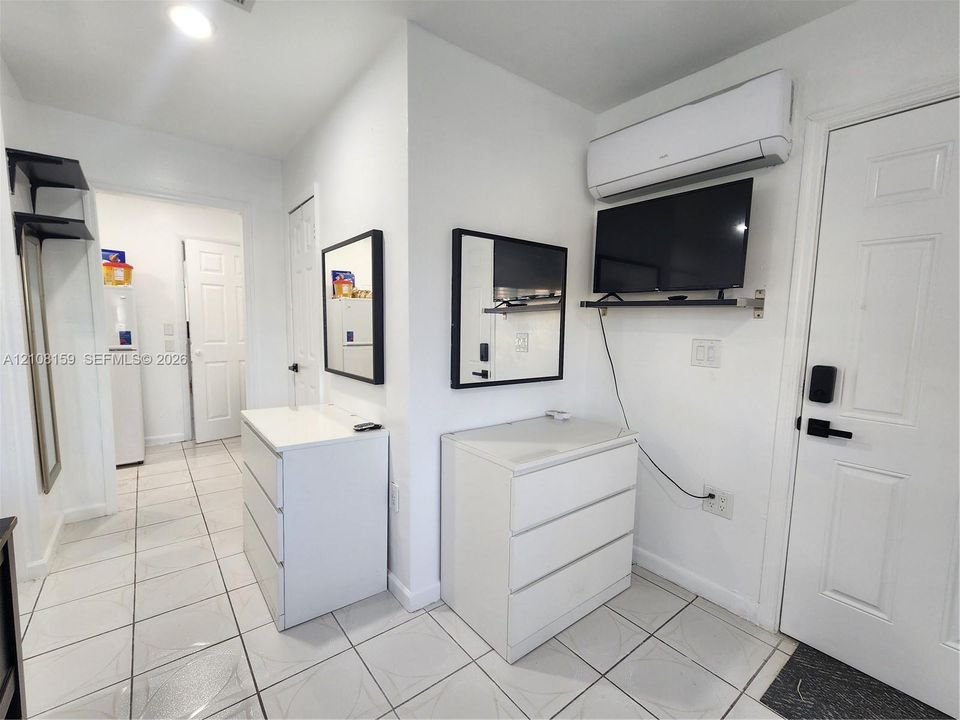 В аренду: $1,500 (0 спален, 1 ванн, 1412 Квадратных фут)
