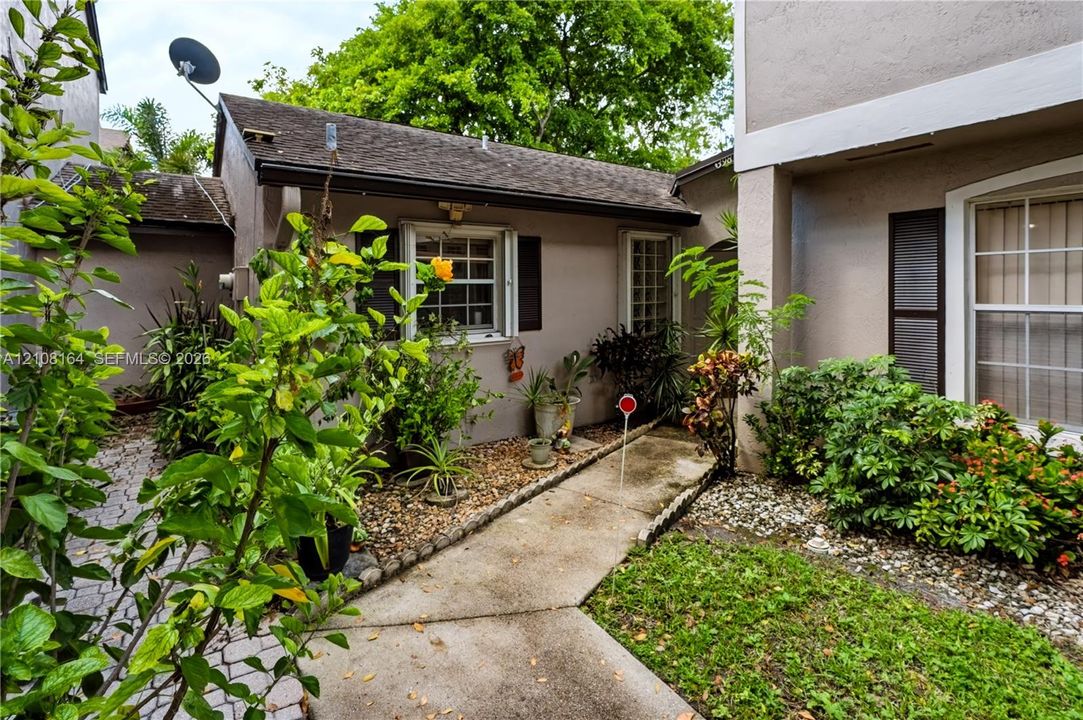 En Venta: $349,000 (2 camas, 2 baños, 1185 Pies cuadrados)