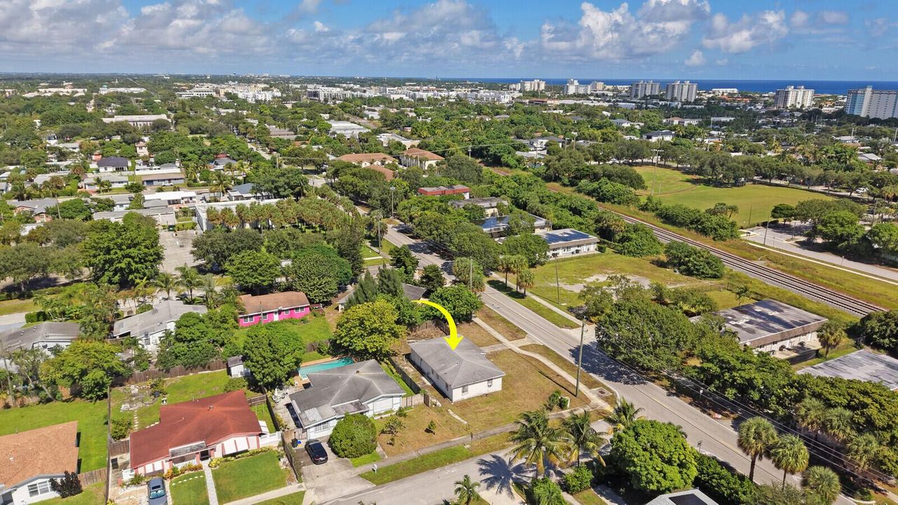 8276 sq. ft lot