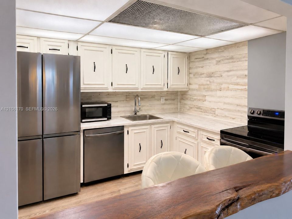 Kitchen, Stainless Steel Appliances
